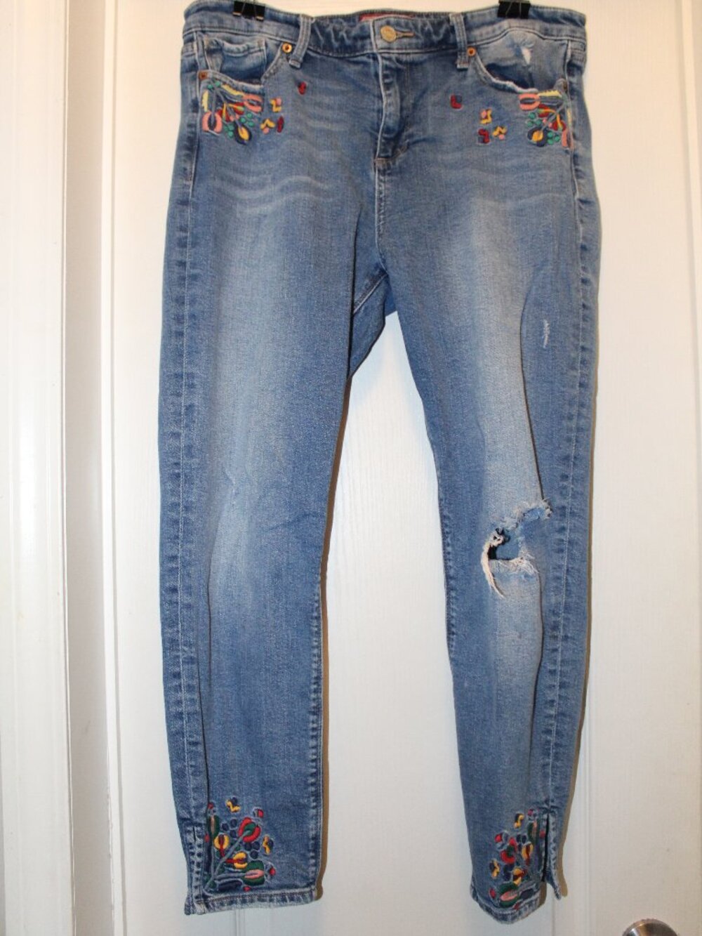 Lucky Brand Women's Floral Embroidered Blue Skinny Jean Size 14/32 Low Rise